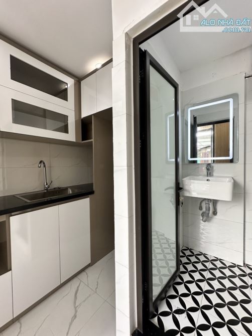 TẬP THỂ NAM ĐỒNG - VỊ TRÍ VIP- Ô TÔ ĐỖ CỔNG - Ở CỰC VIP - 2