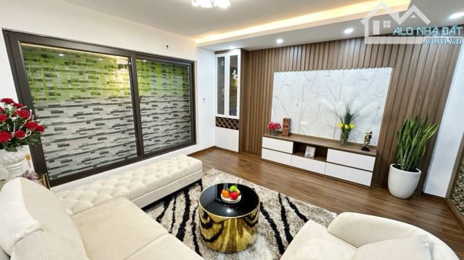 NHÀ ĐẸP NGÕ RỘNG – 521 TRƯƠNG ĐỊNH – 42M², 5 TẦNG Ở NGAY – GẦN Ô TÔ TRÁNH – GIÁ 8 TỶ - 2