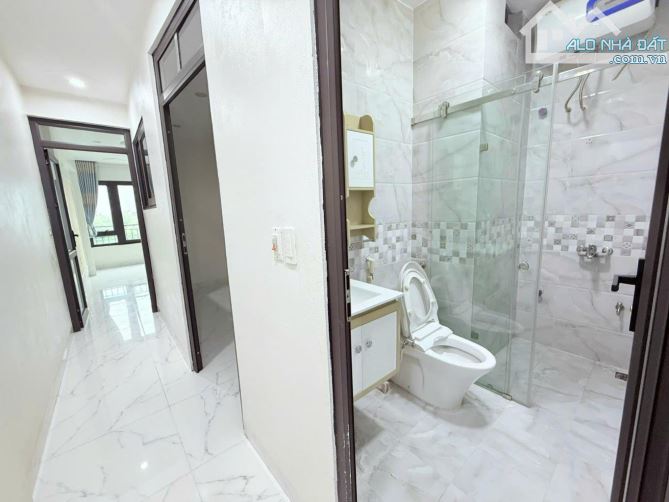 HIẾM PHẠM VĂN ĐỒNG CỔ NHUẾ 6 TẦNG LÔ GÓC Ô TÔ GẦN NHÀ. Tc 7tỷ - 3