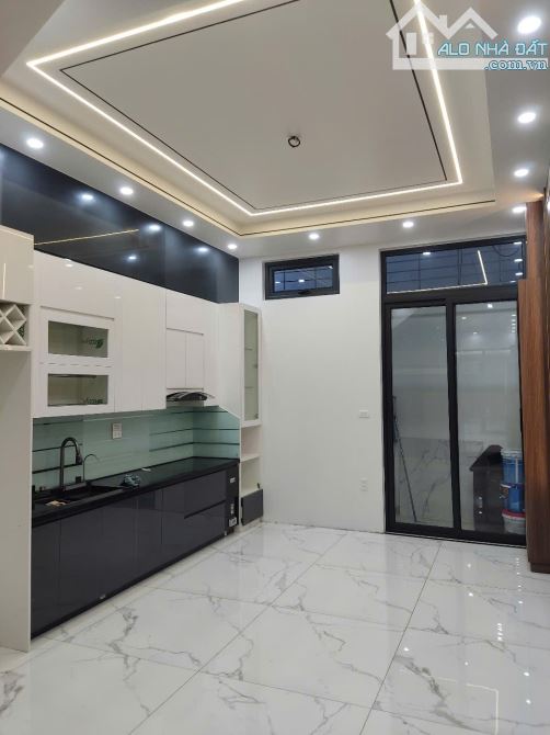Bán nhà 4 tầng xây mới có thang máy mặt đường Phủ Thượng Đoạn - 3