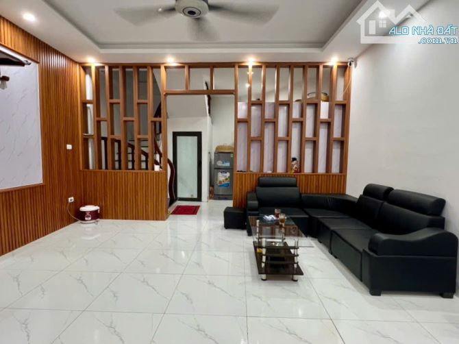 BÁN NHÀ XUÂN ĐỈNH – 38m2 x 5 TẦNG – Ô TÔ ĐỖ CỔNG – GẦN CHỢ XUÂN ĐỈNH - 6.7 TỶ - 3