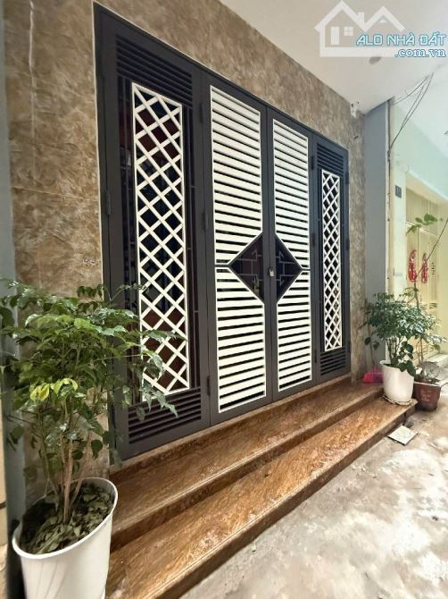 KIM ĐỒNG 48m- nhỉnh 16 tỷ - PHÂN LÔ Ô TÔ - THANG MÁY - FULL NỘI THẤT VIP - VÀI BƯỚC RA HỒ. - 3