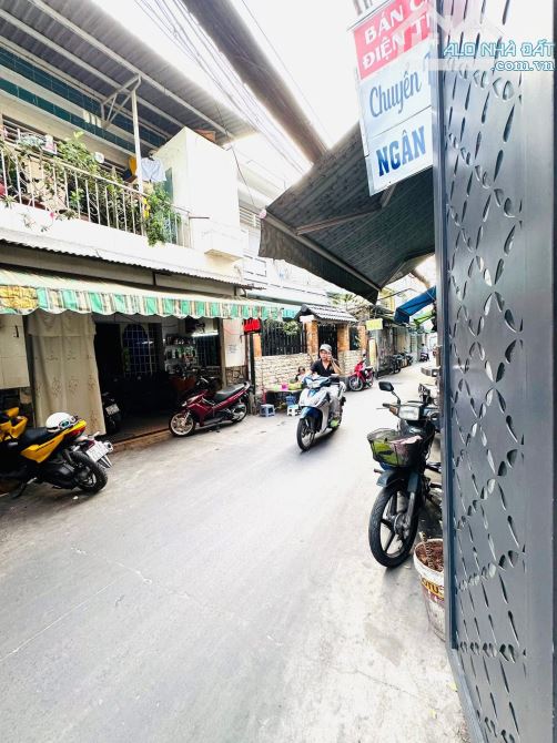 CÁCH MẶT TIỀN 2,3 CĂN KHU BÀN CỜ KHU PHÂN LÔ LÊ QUỐC HƯNG P12 Q4 - 3