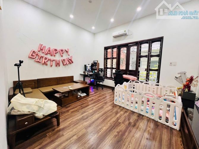 PL TRẦN QUỐC HOÀN - KINH DOANH - GARA - 2 THOÁNG 54m2 4 tầng mt 5m Giá 22.3 tỷ - 3