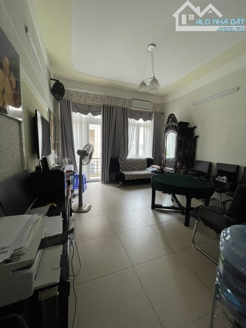 Bán Gấp nhà mặt tiền 95 Bùi Thị Xuân khu Phố khách sạn Q. 1 HĐT: 75tr/1th giá:29.5 Tỷ - 3