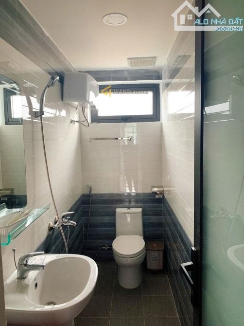 Nhà 3 tầng mặt tiền đường lớn Lê Hồng Phong, P4 Đà Lạt,sổ riêng.80m2. 9 tỷ - 4