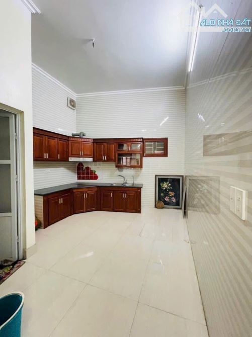 HẼM XE TẢI BỰ NHỨT TRỤC KHÁNH HỘI KHÁNH HỘI THÔNG SANG ĐƯỜNG SỐ KHÔNG QUY HOẠCH KHÔNG LỘ G - 4