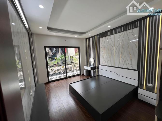 Bán nhà Đông Mỹ, Thanh Trì, 5 tầng thang máy, gara, ô tô thông, giá 8,3 tỷ - 4