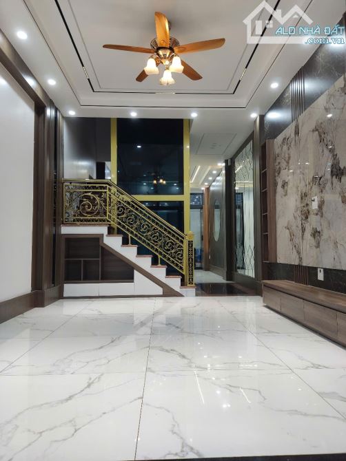 Bán nhà 4 tầng xây mới có thang máy mặt đường Phủ Thượng Đoạn - 4