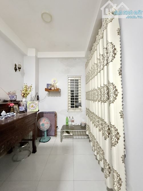 Bán Nhà 3 tầng đường THẠNH LỘC 15, phường THẠNH LỘC,Q12,dt 142m²(7x20).DÒNG TIỀN 10tr/th - 4