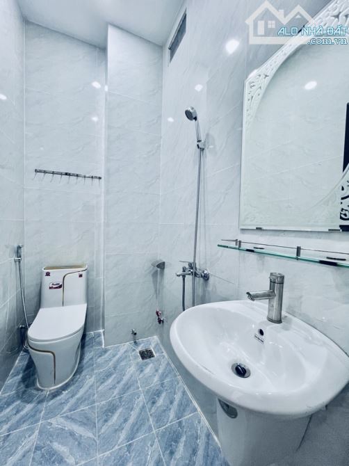 Bán nhà HẺM ÔTÔ P.15 Tân Bình, full nội thất sang xịn mịn, sổ vuông A4, chỉ 5.x tỷ - 4