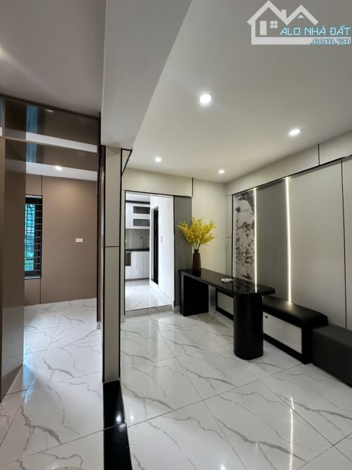TẬP THỂ NAM ĐỒNG - VỊ TRÍ VIP- Ô TÔ ĐỖ CỔNG - Ở CỰC VIP - 4