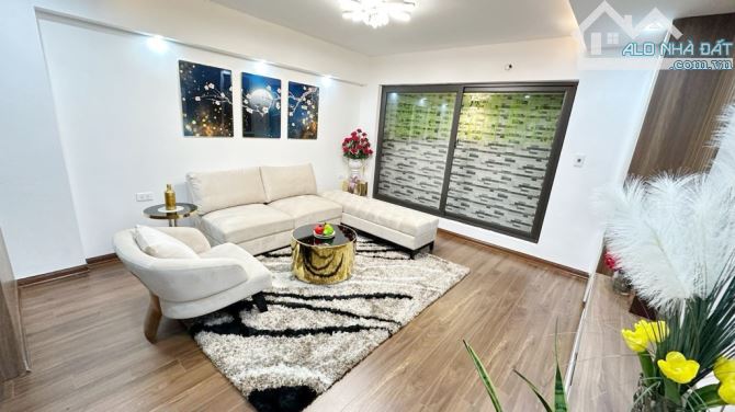 NHÀ ĐẸP NGÕ RỘNG – 521 TRƯƠNG ĐỊNH – 42M², 5 TẦNG Ở NGAY – GẦN Ô TÔ TRÁNH – GIÁ 8 TỶ - 4