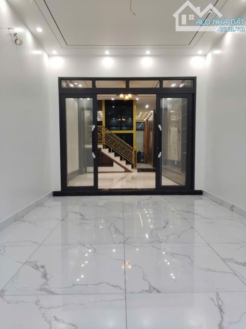Bán nhà 4 tầng xây mới có thang máy mặt đường Phủ Thượng Đoạn - 5