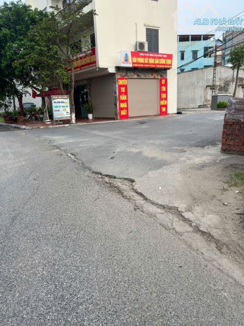 Bán nhà 3 tầng khu 1 dt 63m2 mt 15m hướng tn giá 4 tỷ - 5