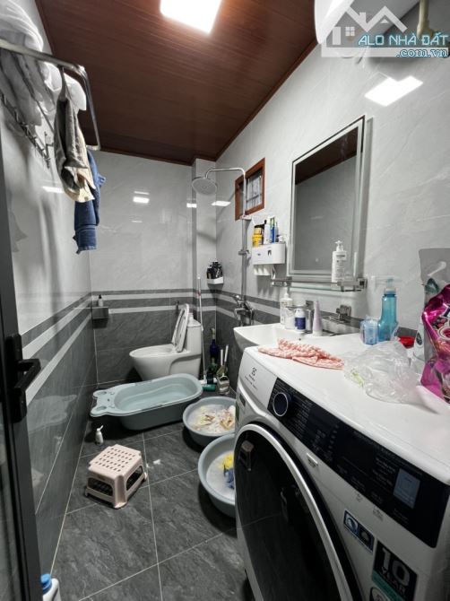 LINH QUANG – 6T THANG MÁY – DÒNG TIỀN 40TR/THÁNG – GẦN HỒ – CÁCH Ô TÔ 5M – 17.6 TỶ - 6