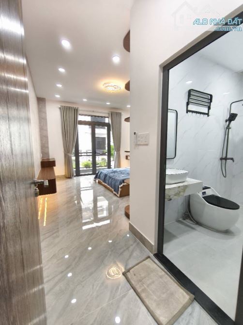 NHà Bán , Thạnh Xuân 38. 4m x 12.5m, thực tế 259m2, 5 Tầng , giá 6.1 tỷ - 8
