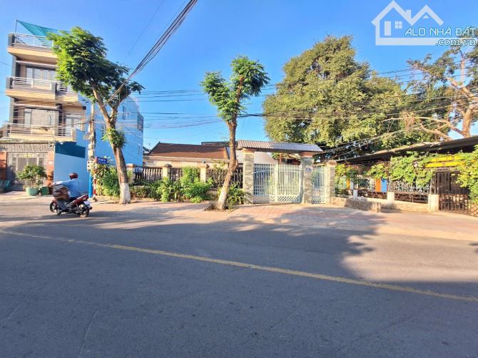 Nhà mặt tiền đường Phan Bội Châu, phường Dĩ An, TP Dĩ An. 26 tỷ - 9