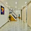 B.án nhà hơn 8 tỷ, ô tô đỗ, ra vào, diện tích 40m2