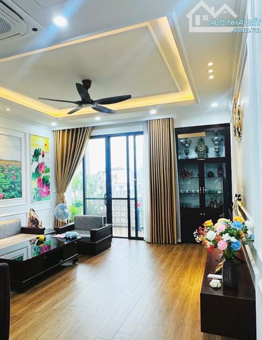 Nhà đẹp Trần Cung-42m x 7T- thang máy- ngõ nông- KD-ô tô g- 10,88 tỷ