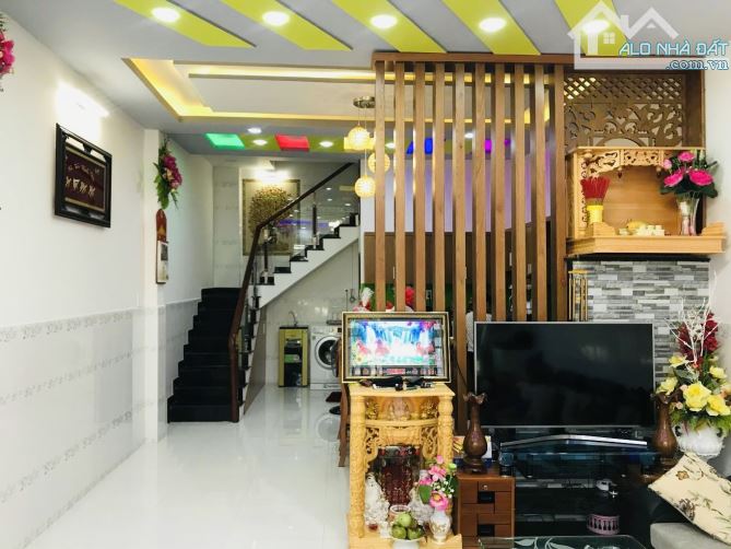 Nhà đẹp BTCT Lưu Hữu Phước Q8 , 45m2 , 3PN , 2WC , hẻm anh ninh , chỉ 3.79 tỷ