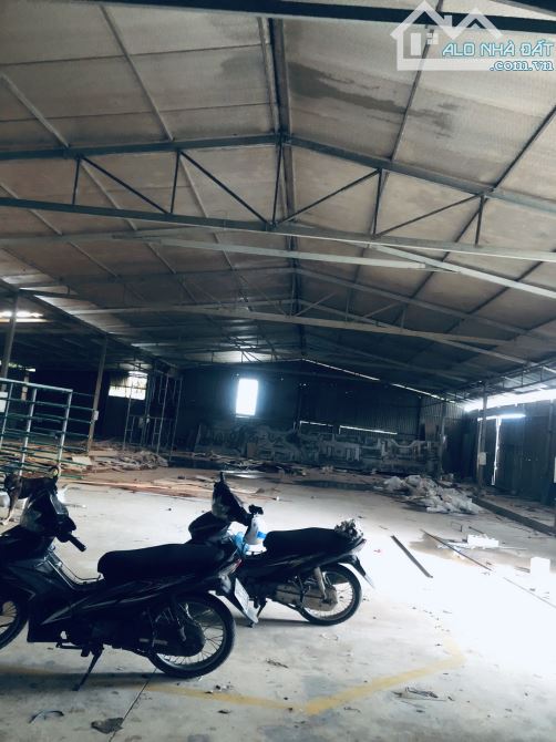 Cho thuê 700m2 gần cầu nhật tân xa dân