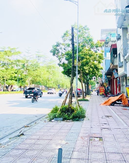 Chỉ với 24 tỷ sở hữu ngay nhà Mặt Phố Ngô Gia Tự DT:80m2 ,Lô góc ,Ô tô tránh ,Kinh Doanh.