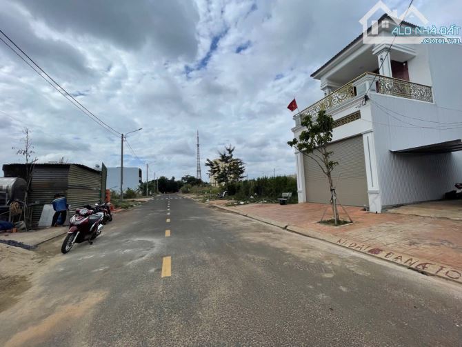 02 LÔ LIỀN KỀ TỔ DÂN PHỐ 8 - P. TÂN AN, KHU 3,2 HA KẾ ĐÔNG DU