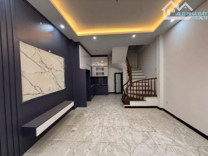 NHÀ ĐẸP TẢ THANH OAI - 5 TẦNG 3 NGỦ - Ô TÔ ĐỖ CỬA - CHỈ 5,8 TỶ