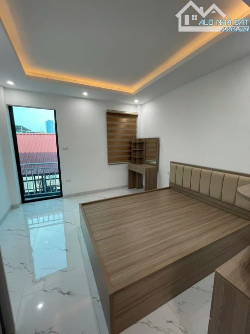 Bán nhà căn hộ dịch vụ ngõ 1 Võ Chí Công DT 40m, 6 tầng 11 phòng giá 12 tỷ