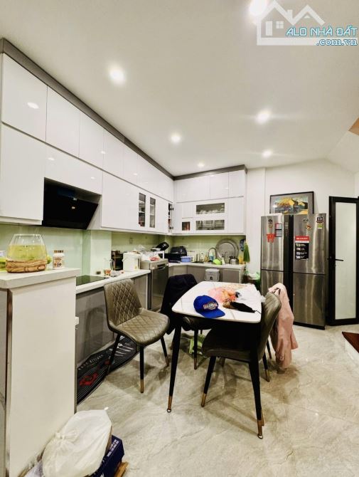 Phân lô, ô tô tránh, Nguyễn Ngọc Nại, 47m2 x 5T, 12.4 tỷ, Sổ vuông.