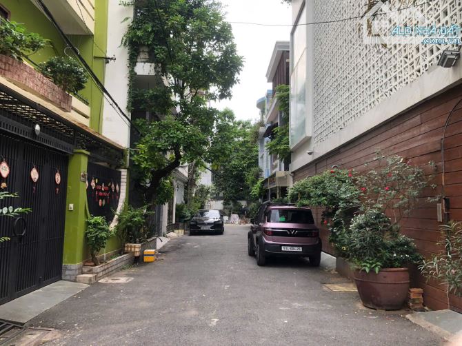 Siêu phẩm Nguyễn Trọng Tuyển, P.1, Tân Bình – Nhà 3 tầng – Hẻm xe hơi – 7.4x13m – Giá tốt