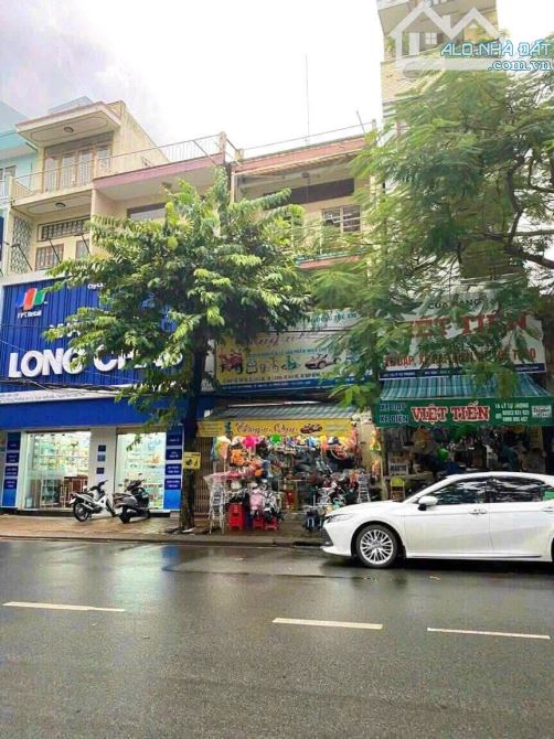 Bán nhà mặt tiền Đường Lý Tự Trọng dt 61m2 đối diện công viên giá 15 tỷ