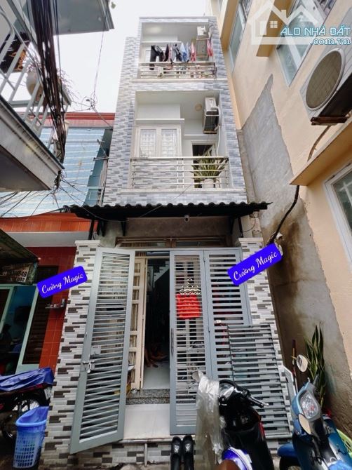 CÁCH HXH 20m - NHÀ 3 TẦNG TẠI NGUYỄN KHOÁI F2. Q4.