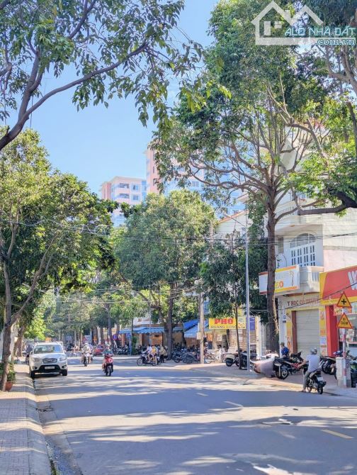 Cần Bán Nhà Tính Đất Mặt Tiền Đường Tôn Thất Tùng 90M2(4.5x20)💲Giá: 11Tỷ700Triệu (có bớt)