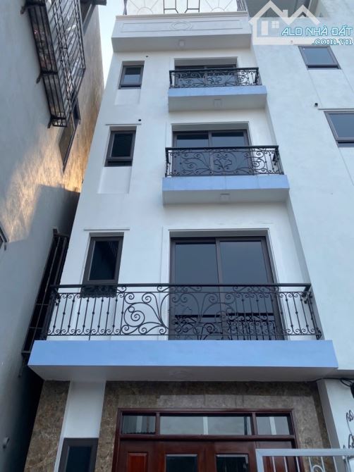 Bán Nhà Nguyễn Văn Linh , Long Biên , có sân vườn riêng , 48m2 5,5 tỷ có đàm phán