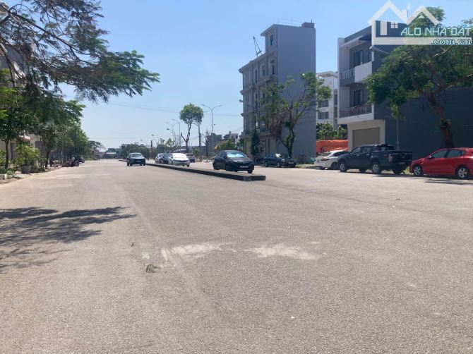Gần công viên vườn hoa Đất tái định cư Gốc Lim, Đằng Hải   D.tích: 200m (ngang 10 x 20) -
