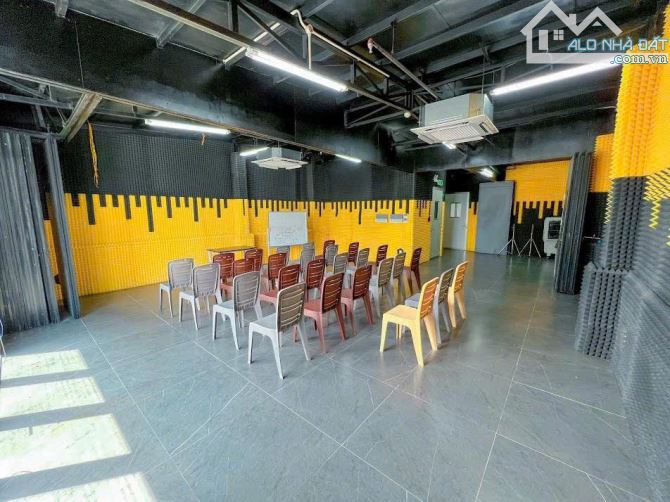 Toà nhà mặt tiền Phan Đăng Lưu Quận Phú Nhuận,DT:6,5x30 kc: hầm 6T thu nhập 200tr/th