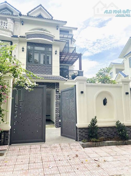 BIỆT THỰ KHU PHÂN LÔ VIP - HÀNG XÓM GLOBAL CITY. Gần chung cư Phố Đông, Phước Long B