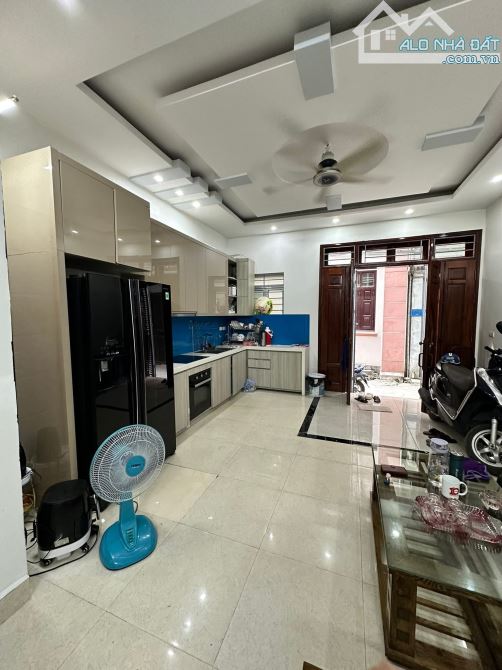 NGÔ THÌ NHẬM LA KHÊ HÀ ĐÔNG NHÀ DÂN 5 TẦNG XÂY ĐẸP 2 THOÁNG Ô TÔ ĐỖ CỬA 45m 11 TỶ