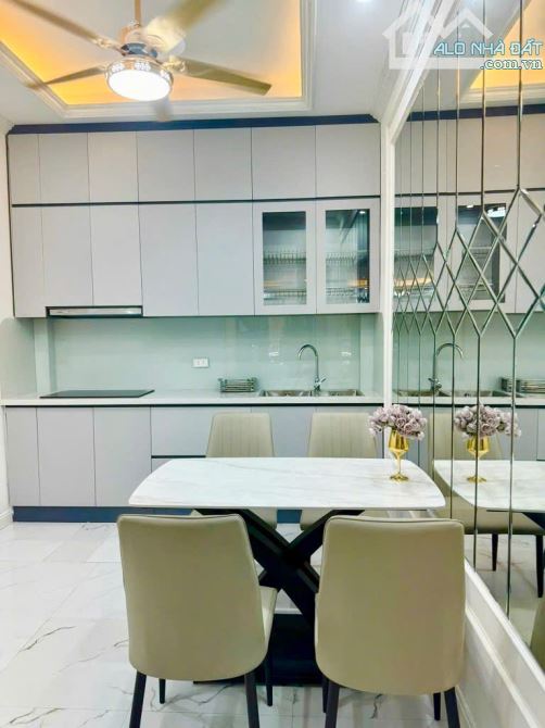 Nhà trung tâm Cổ Nhuế – 42m² – 4 tầng – 6 tỷ – Nhà mới kính kong
