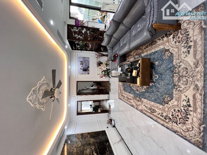 Bán căn hộ lô góc 2 ban công - 145m² 3Pn full đồ - Gần BX Nước Ngầm - 7 ty