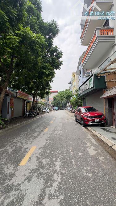 NHÀ QUẦN NGỰA BA ĐÌNH 17TỶ 40M 4T MT4.5M VỈA HÈ RỘNG ÔTÔ TRÁNH KINH DOANH ĐỈNH