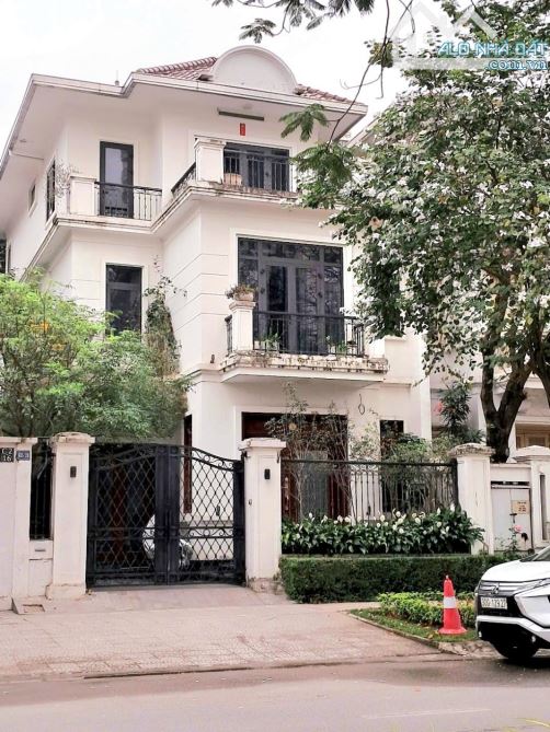 BIỆT THỰ NGOẠI GIAO ĐOÀN - MẶT PHỐ NGUYỄN XUÂN KHOÁT - HÀNG XÓM ĐẠI SỨ QUÁN HÀN QUỐC