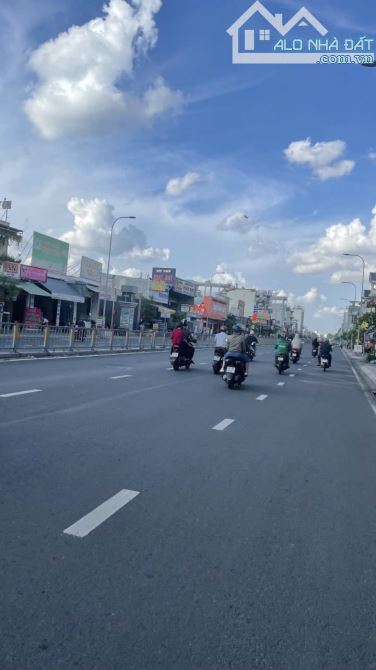 Gấp Bán Biệt Thự Gò Xoài ngay sát TKTQ hẻm 10m 1 trục 408m2,2Tầng Nhỉnh 32 tỷ