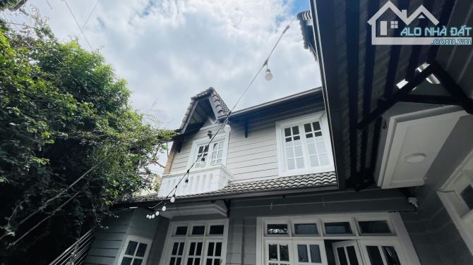 Biệt thự lô góc mặt tiền cực thoáng Giá hiếm  tại trung tâm P.8, Đà Lạt!