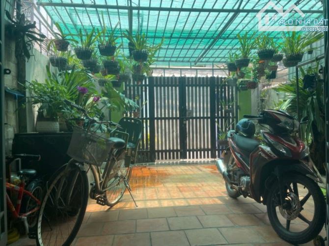Bán nhà 117m²  1 Trệt 1 Lầu lửng Đông Hòa,SHR đường xe hơi,gần Go Dĩ An