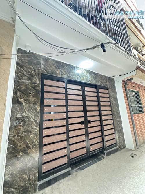 Cực hiếm ở thời điểm hiện tại - CCMN - Vương Thừa Vũ .... Đi bộ ra oto tránh - dòng ti60tr