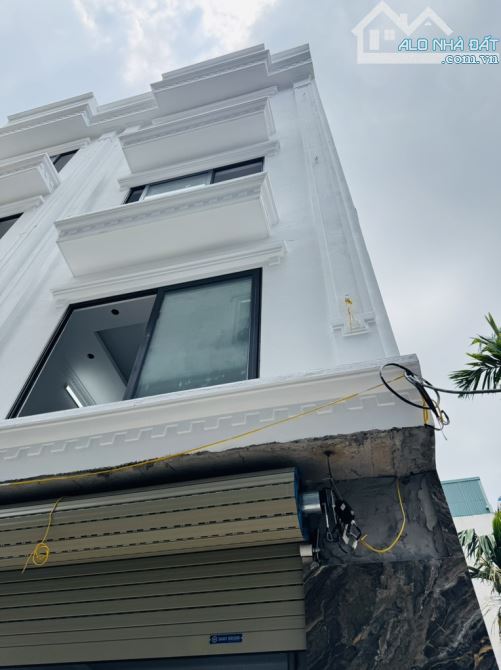 BÁN NHÀ - THẠCH BÀN - BÁT KHỐI - CỰ KHỐI - 35M-5T - Ô TÔ ĐỖ CỬA - GIÁ ĐẸP