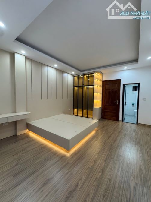 HIẾM PHỐ BỒ ĐỀ , LÔ GÓC  7 TẦNG THANG MÁY,NGÕ Ô TÔ VF3 ,FULL NỘI THẤT, Ở NGAY - 1